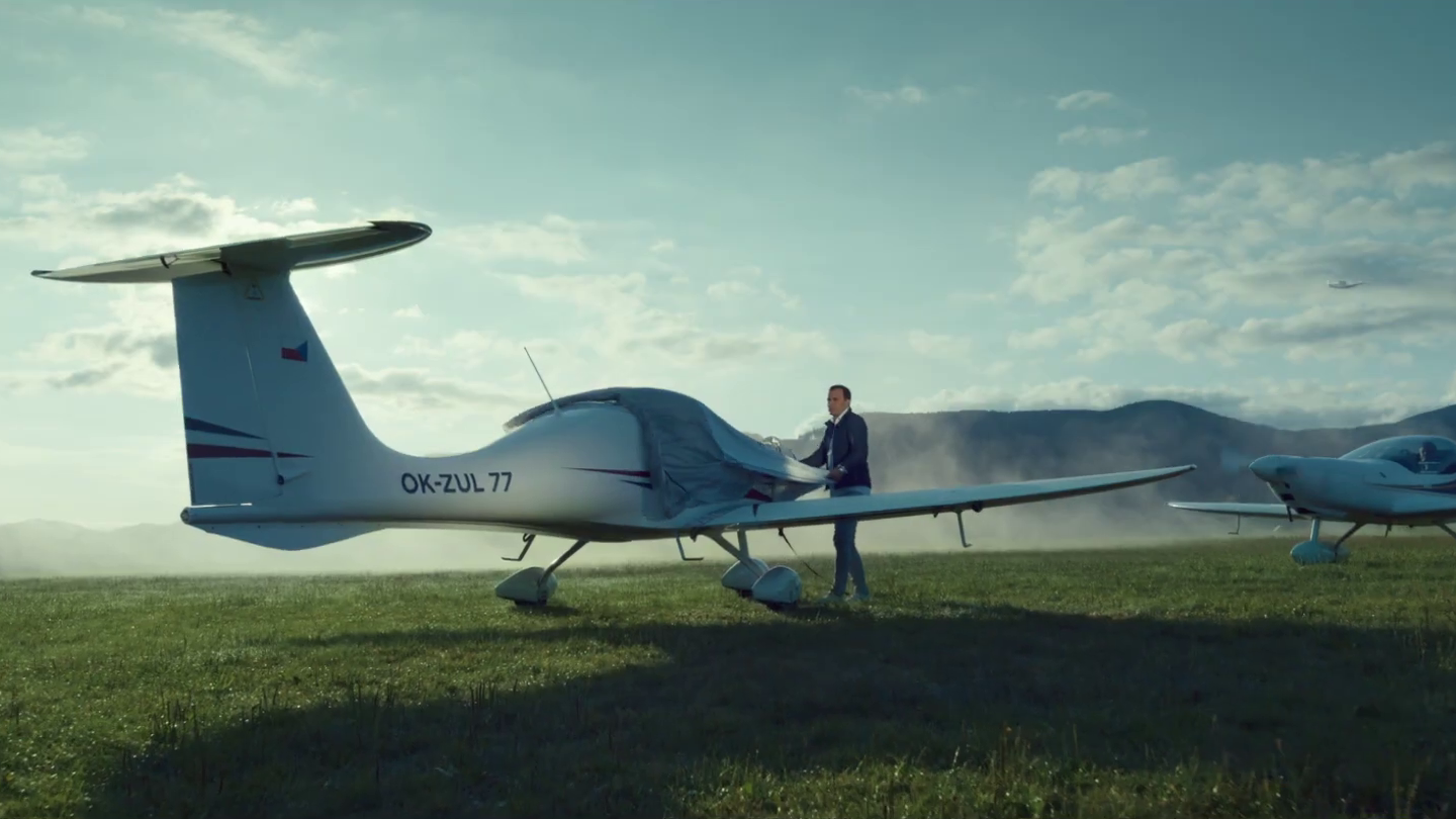 Ceska Sporitelna licensed Ho Hey by The Lumineers for their latest ad.