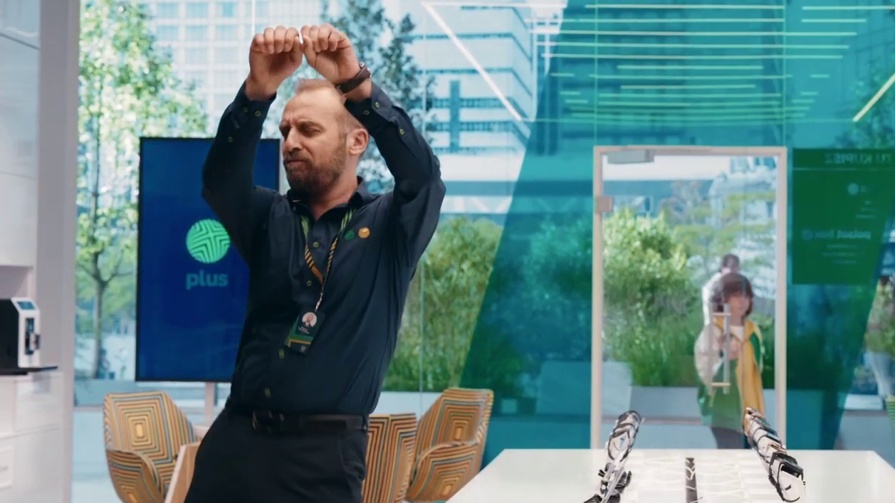 TRacks & Fields Placement of Flashdance what a feeling for the new Plus ad thumbnail